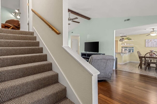 Building Photo - 2110 Loren Cir