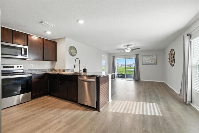 Building Photo - 3903 Silver Strand Trl