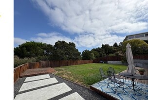 Building Photo - 1384 View Dr