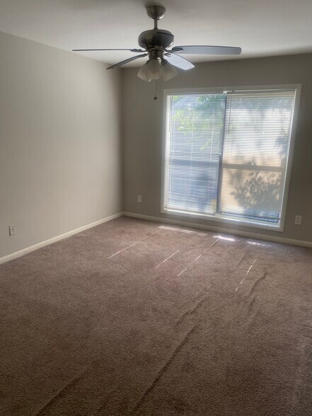 Building Photo - 141 Governors Dr