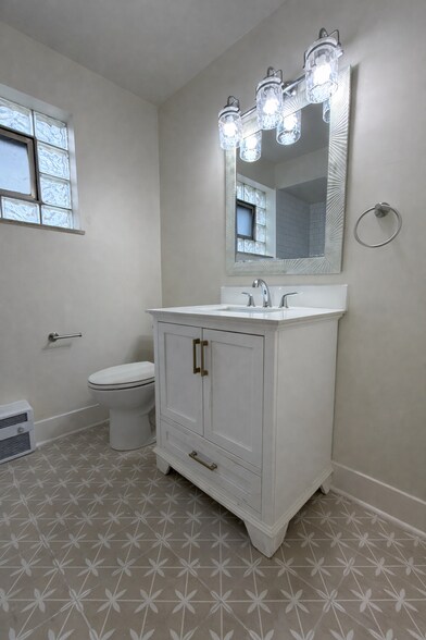 Building Photo - 11043 S Longwood Dr