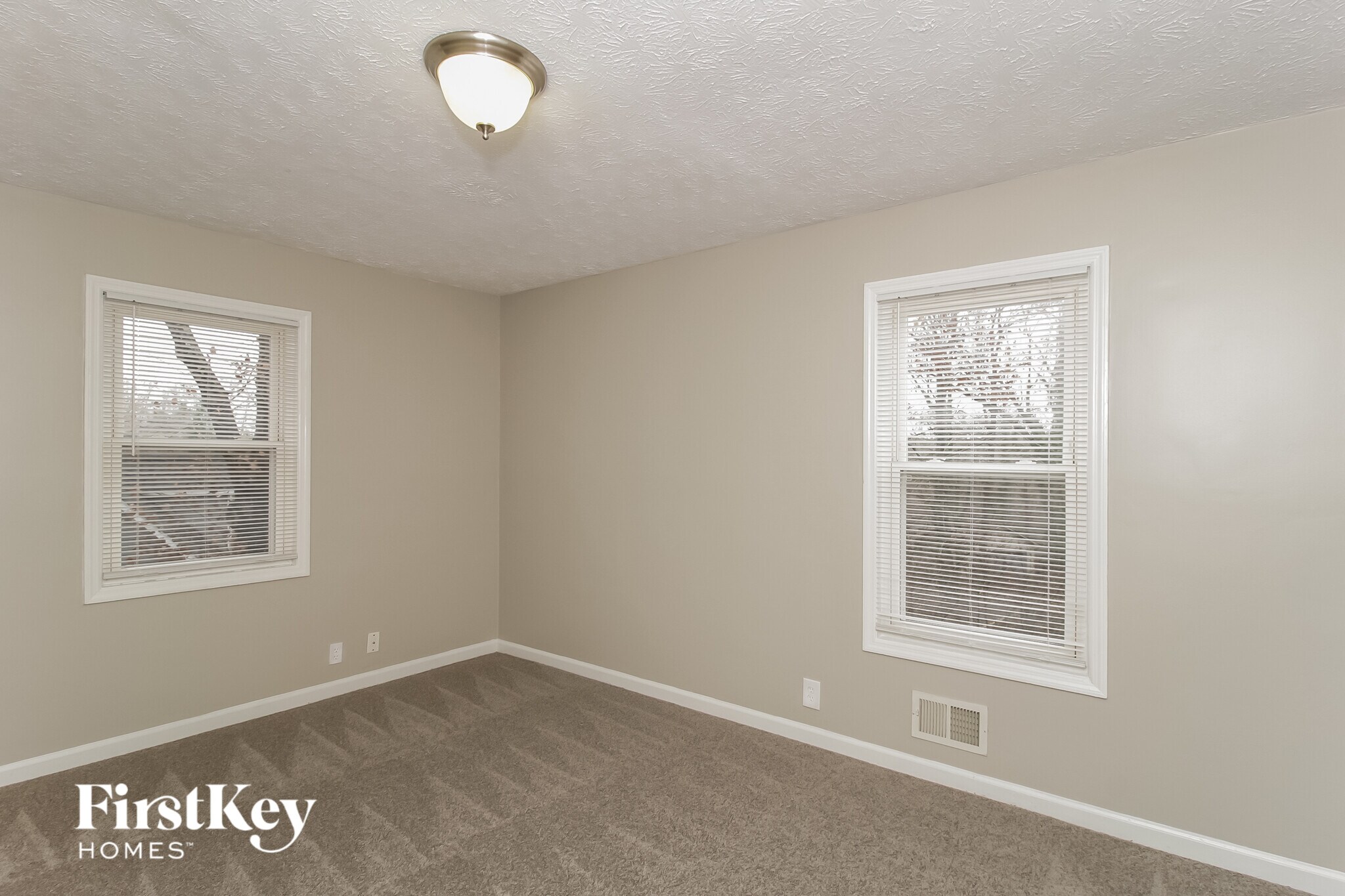 Building Photo - 289 Angla Dr SE