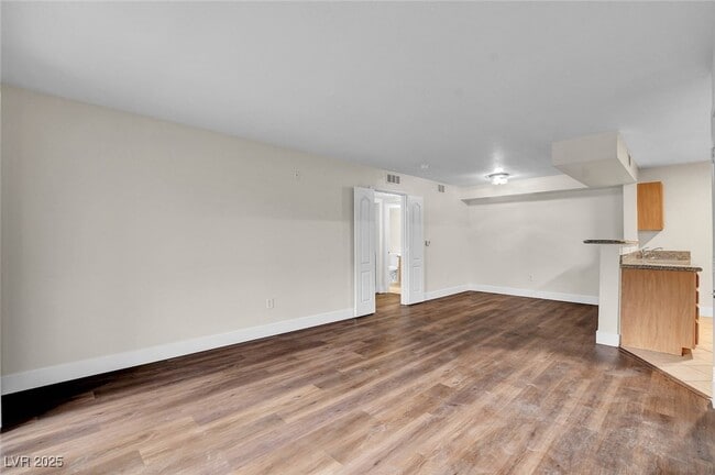 Building Photo - 5055 W Hacienda Ave