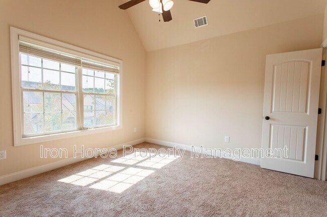 Building Photo - 232 Towns Walk Dr