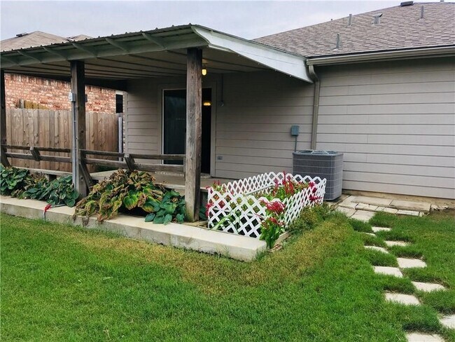 Building Photo - 2009 Brook Meadow Dr