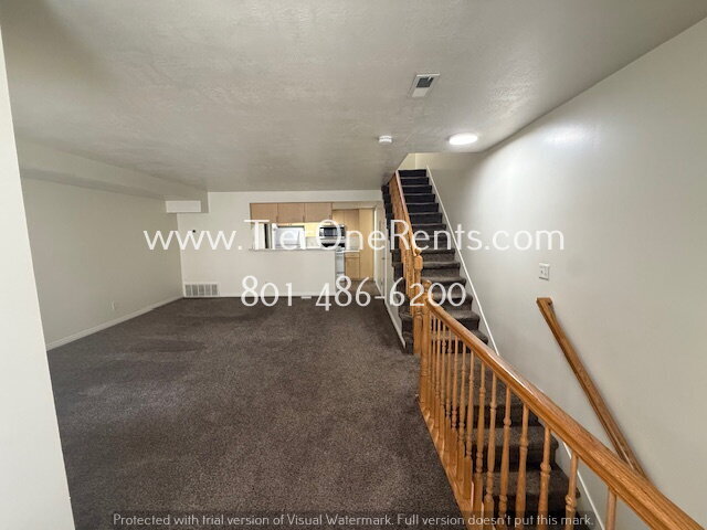 Building Photo - ** Limited Time Offer ** $500 OFF your first month's RENT!
