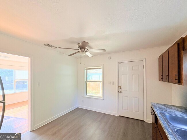 Building Photo - 600 Margaret St