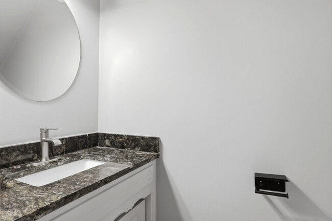 Building Photo - LOVELY 4 BEDROOM HOME IN MONACAN HILLS