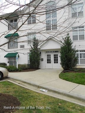 Primary Photo - 2 br, 2 bath House - 108 Sunset Circle #202