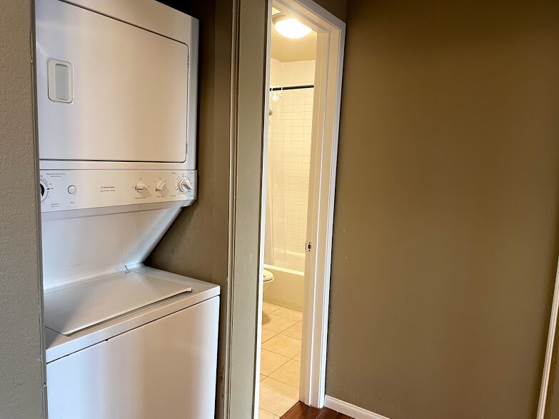 Building Photo - 3520 Lebon Dr