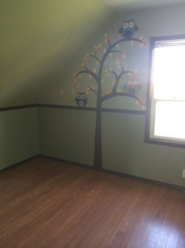 Building Photo - 3 Bedroom 2 Bathroom Home in Fantastic Location