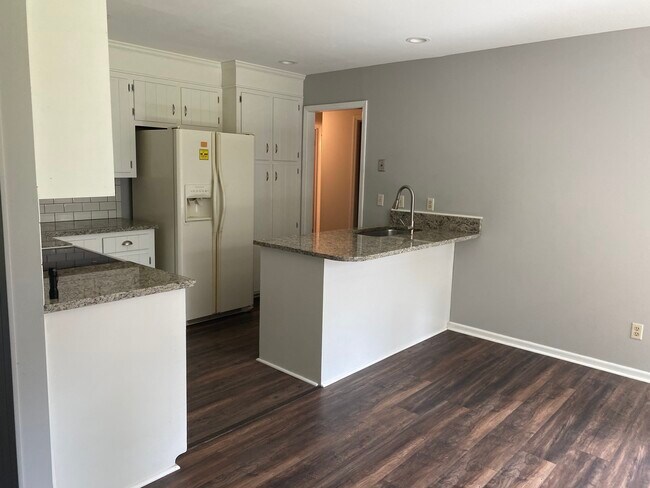 Kitchen - 1531 Wakendaw Rd
