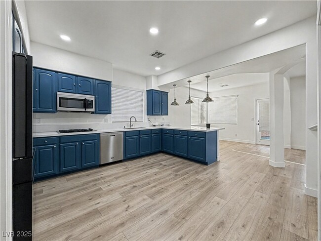 Building Photo - 871 Rainbolt Ln