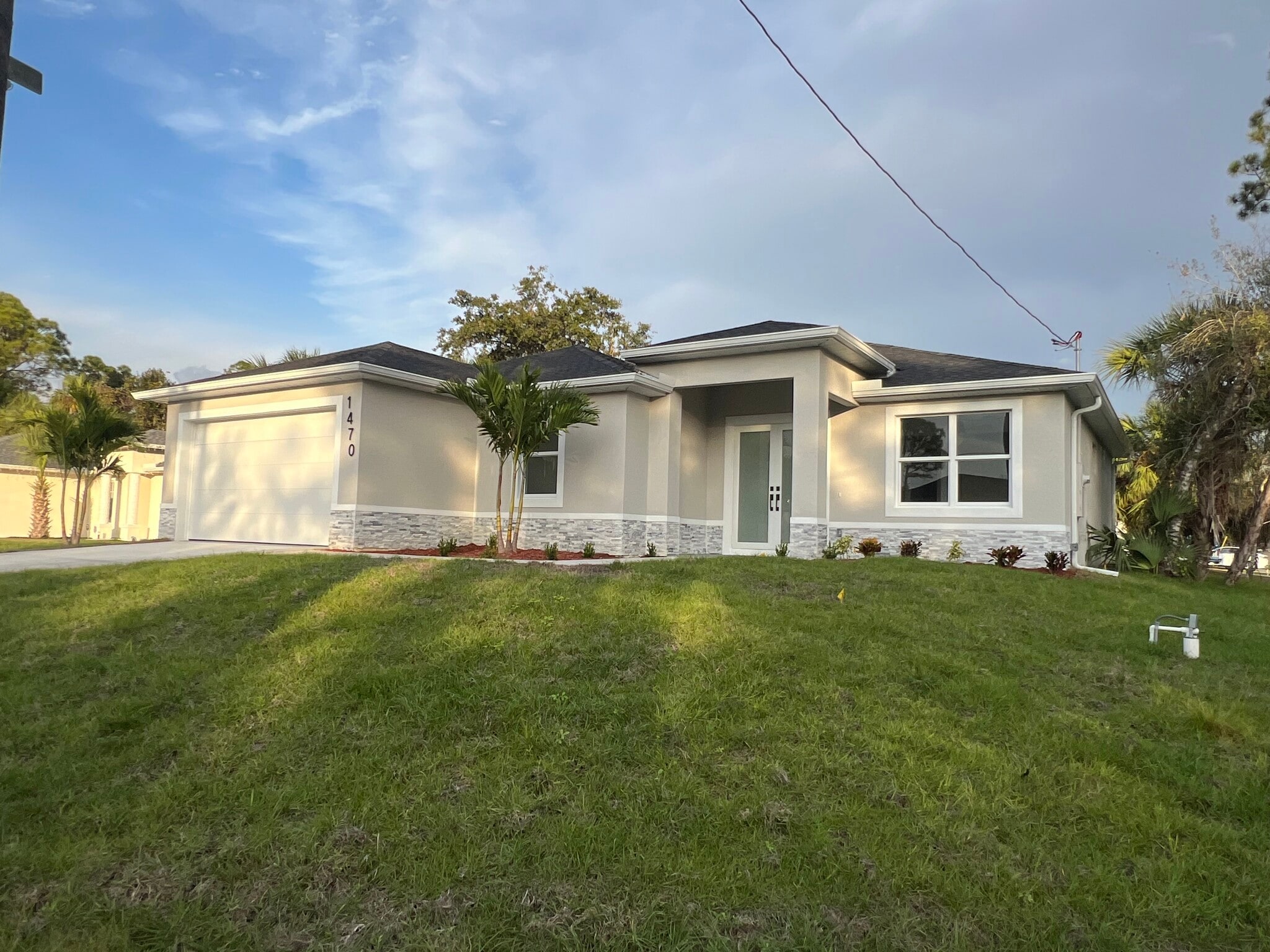 Building Photo - 1470 Henning St