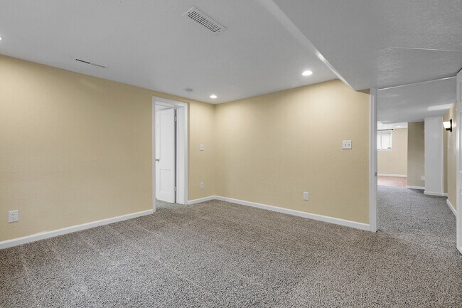 Building Photo - $1,795.95 - 2 Bed, 1 Bath Duplex Unit in Littleton with Fenced in yard, and In Unit Laundry!