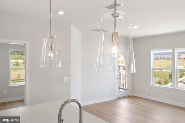 Building Photo - 1611 POTOMAC SHORES Pky