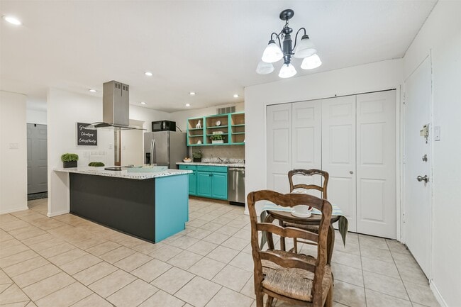 Building Photo - 24426 Rockin 7 Dr