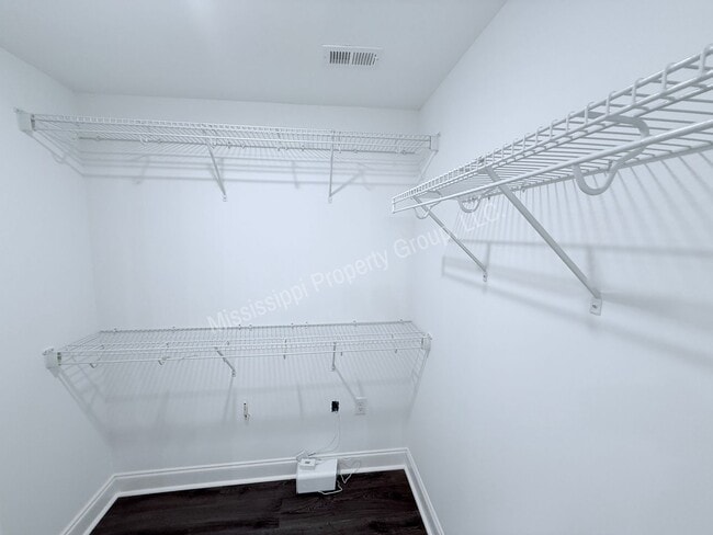 Building Photo - 4BR/4.5BA For Rent