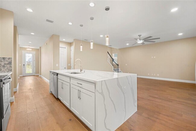 Building Photo - 2049 Heart Lk Dr