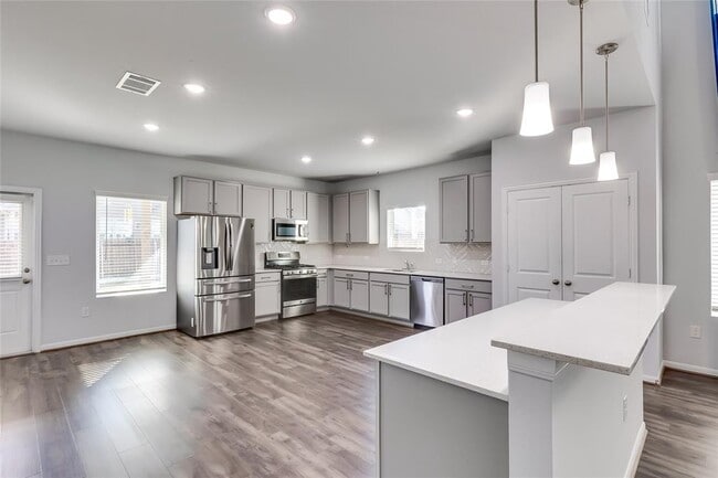 Building Photo - 6601 Avila Way