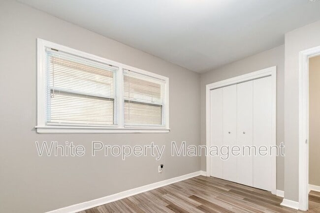 Building Photo - 600 Camrose Dr