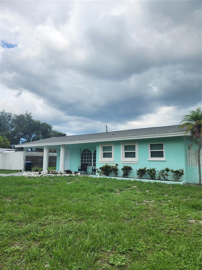 Building Photo - 2023 Gold Ave