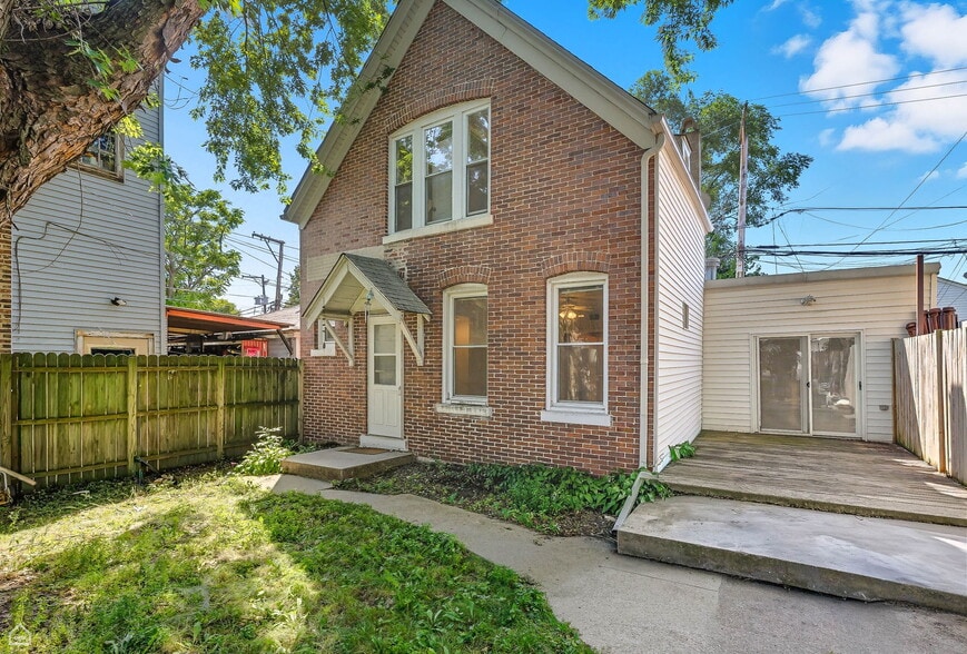 Primary Photo - 3709 W Potomac Ave