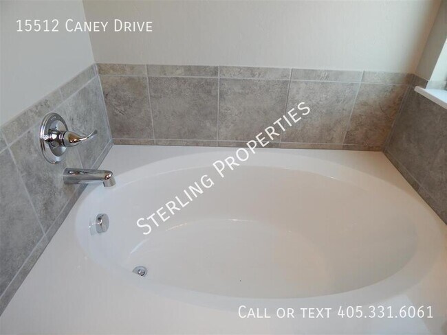 Building Photo - 15512 Caney Dr