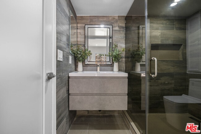 Building Photo - 3453 Green Vista Dr