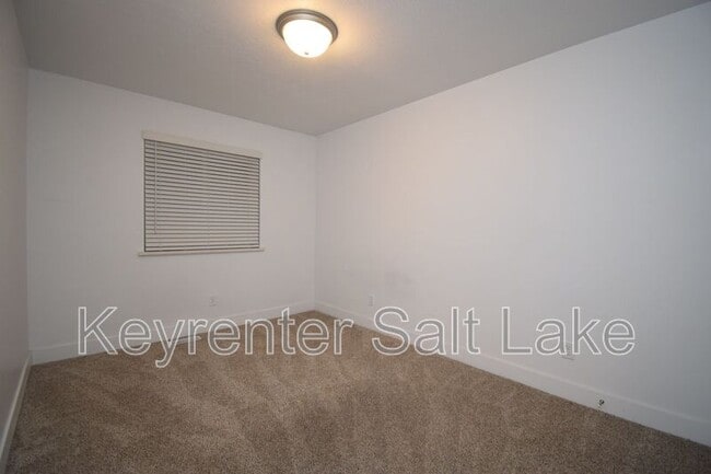 Building Photo - 2726 E Iron Bark Alley