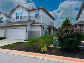 Building Photo - 1718 Roseburg Dr