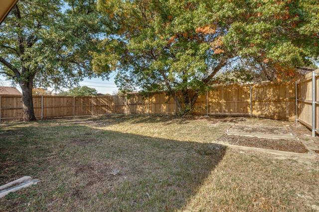 Building Photo - 801 Wood Glen