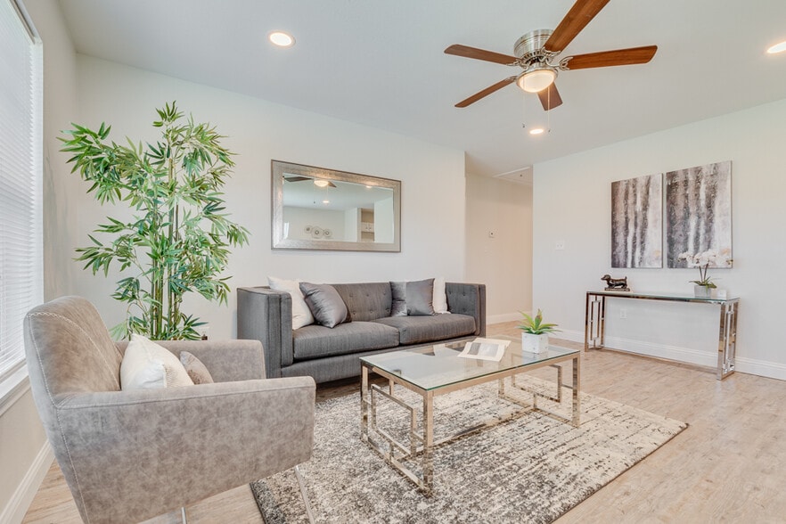 Building Photo - 380 Railroad Ave