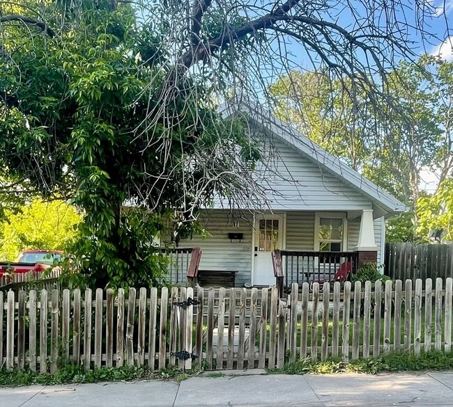Building Photo - Updated 3 bedroom, 1 bathroom home close to Downtown Columbia