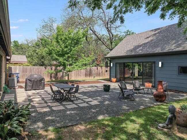 Building Photo - 1808 Forest Hill Dr