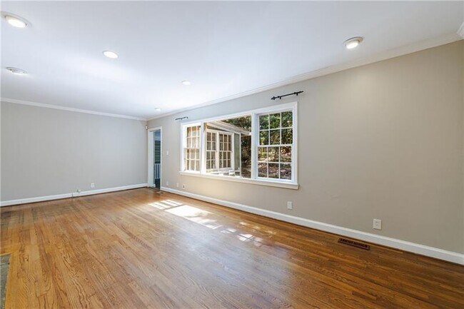 Building Photo - 2311 Pembrook Pl NE