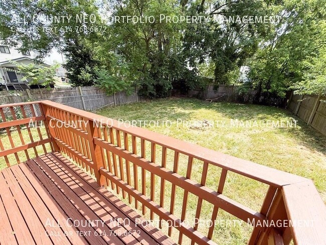Building Photo - 560 Trevitt St