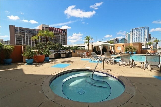 Building Photo - 322 E Central Blvd