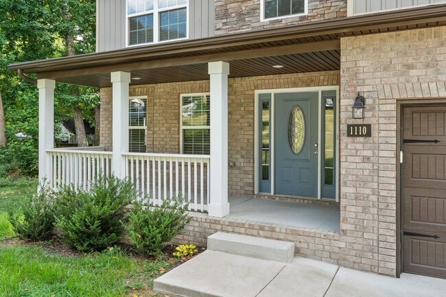 Building Photo - Pet Friendly Four Bedroom!