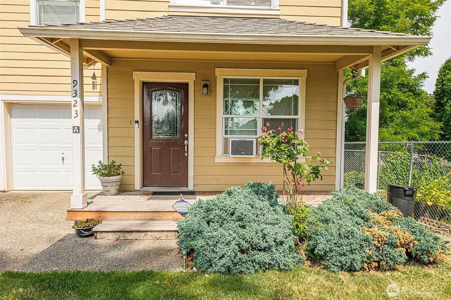 Building Photo - 9323 4th Ave W