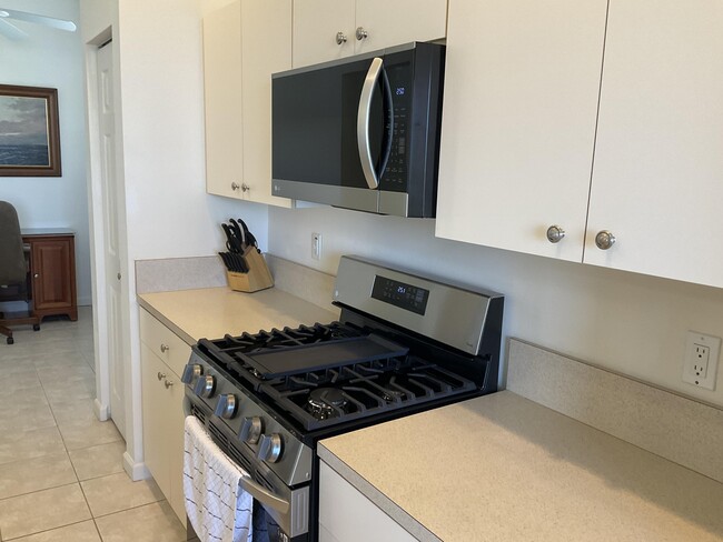 Building Photo - 364 Sunview Way