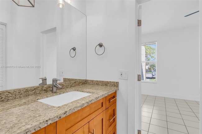 Building Photo - 9131 Fontainebleau Blvd