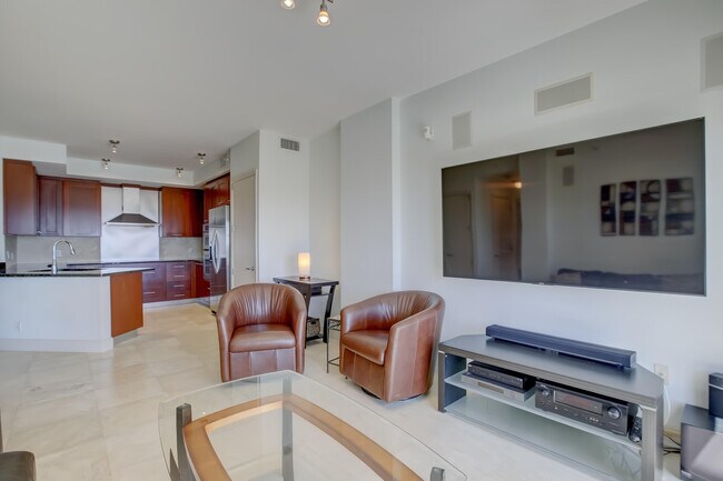 Building Photo - 2409 N Ocean Blvd