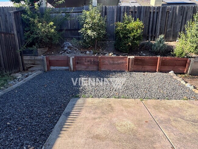 Building Photo - 2736 Genesee Dr