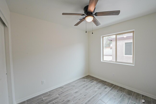 Building Photo - 1921 S Walnut Ave