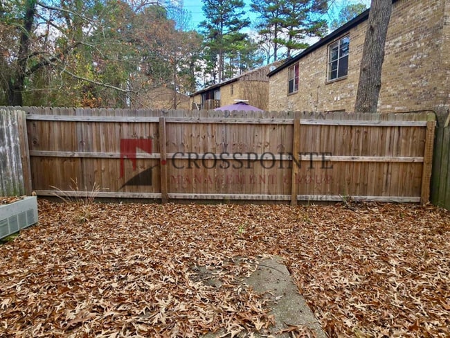 Building Photo - Tour Today! 2/1.5 Townhome in Longview