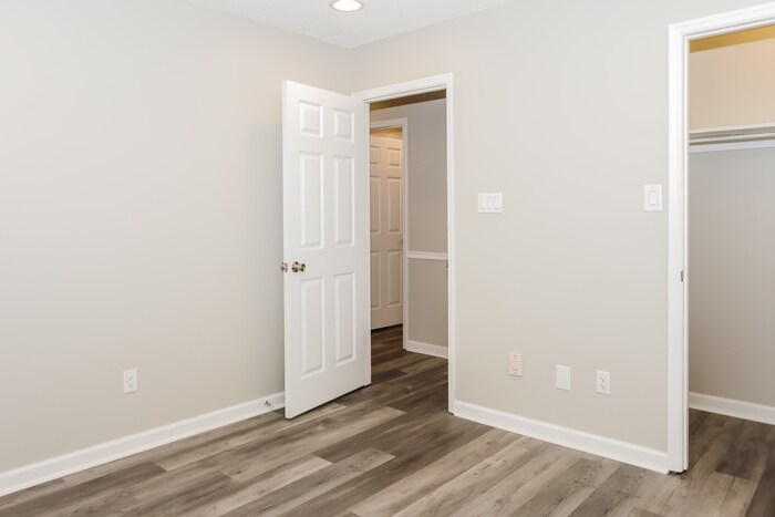 Building Photo - 112 Emerald Dr