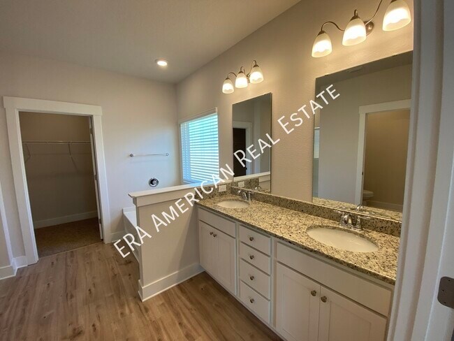 Building Photo - 3398 Southwind Dr