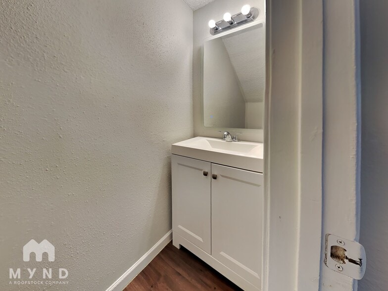 Building Photo - 5632 Birchmont Dr