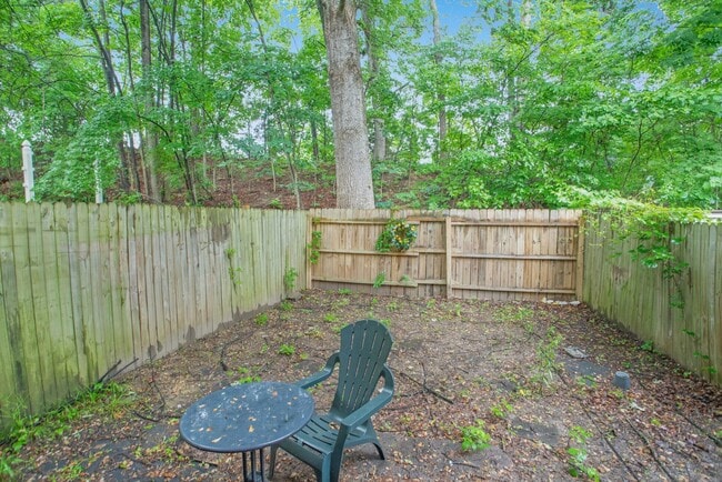 Building Photo - Renovated 4BR/3.5BA Townhome in Stafford –...